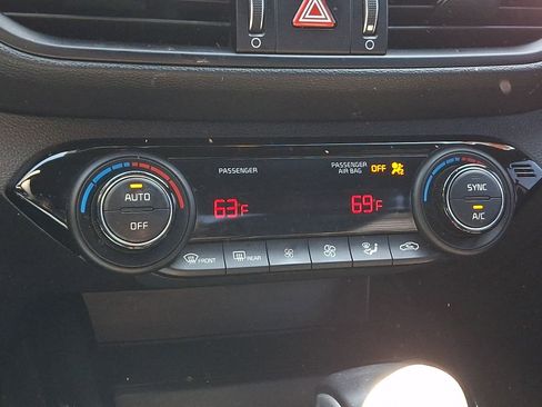 Used 2023 Kia Forte GT-Line w/ GT-Line Premium Package image 17