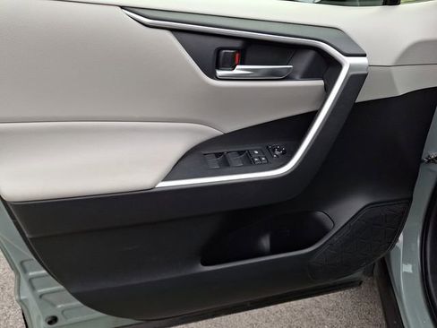 Used 2020 Toyota RAV4 XLE w/ Convenience Package image 12