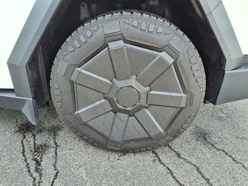 Used 2024 Tesla Cybertruck AWD Crew Cab image 9