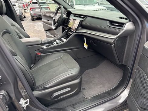 Used 2026 Jeep Grand Cherokee Altitude image 28