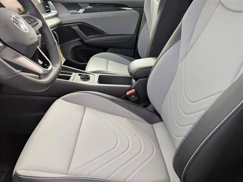 New 2026 Volkswagen Tiguan SE R-Line FWD image 23