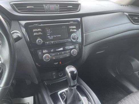 Used 2017 Nissan Rogue SV FWD image 14