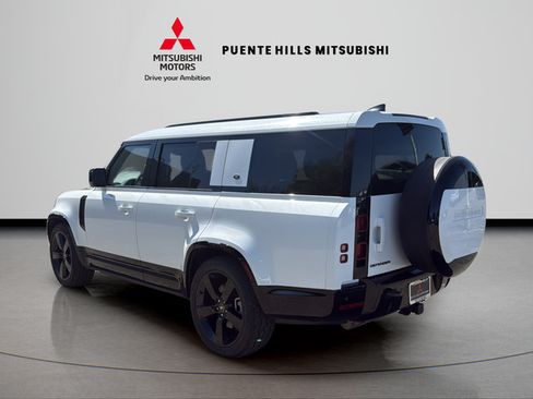 Used 2024 Land Rover Defender 130 X-Dynamic SE AWD/4WD image 7