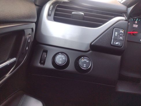 Used 2019 GMC Yukon XL SLT w/ Open Road Package AWD/4WD image 19