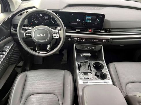 Used 2025 Kia Carnival SX Prestige image 12