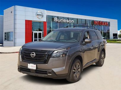 New 2025 Nissan Pathfinder SV w/ Black Appearance Package