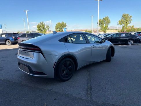 Used 2025 Toyota Prius LE FWD image 5