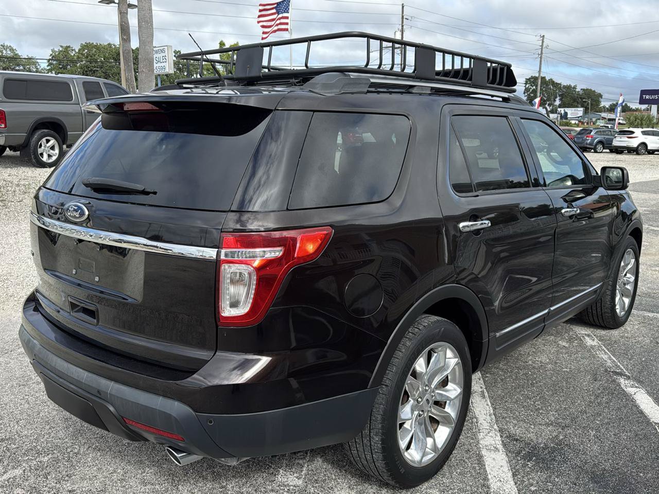 Used 2014 Ford Explorer XLT w/ Equipment Group 202A FWD image 5