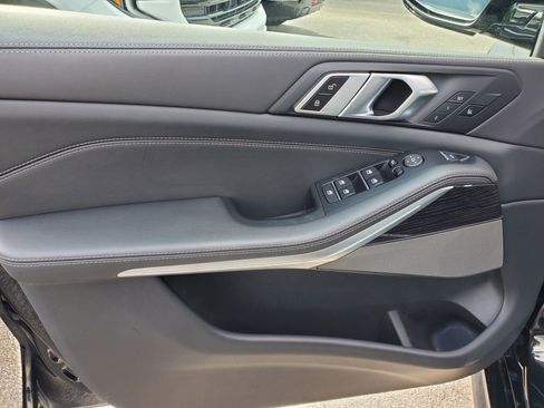 Used 2025 BMW X5 sDrive40i w/ M Sport Package image 18