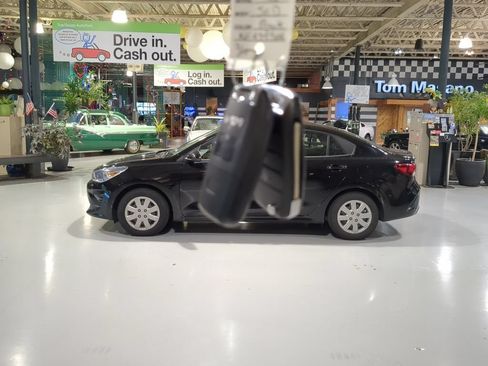 Used 2022 Kia Rio S FWD image 4