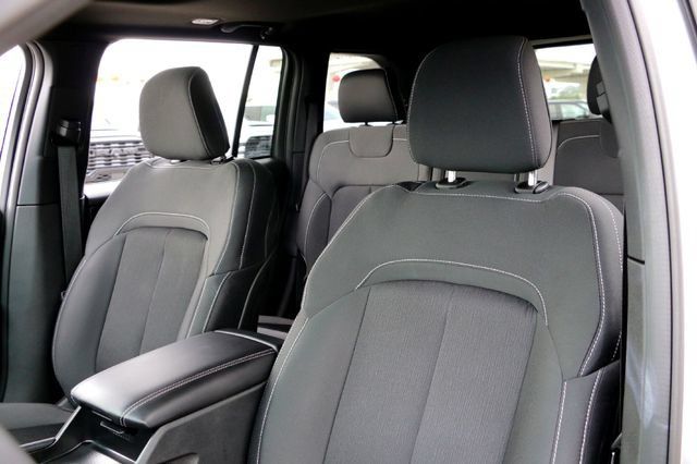 Used 2025 Jeep Grand Cherokee Laredo X w/ Luxury Tech Group I AWD/4WD image 11