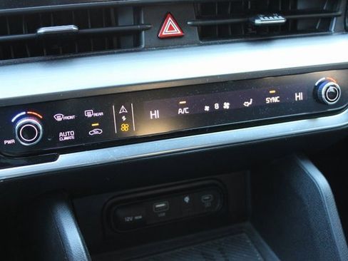 Used 2024 Kia Sportage EX image 22