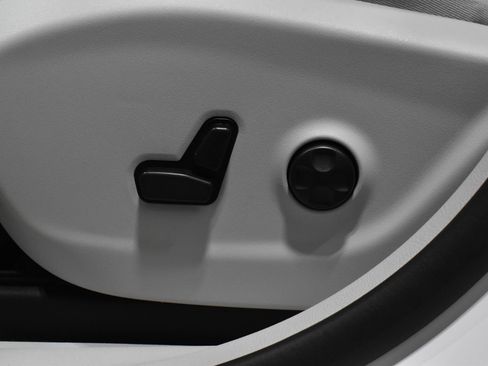 Used 2021 Jeep Cherokee Latitude Lux w/ Sun & Sound Group image 4