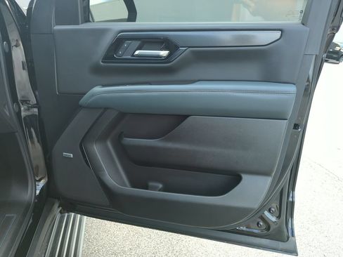 Used 2025 GMC Yukon AT4 w/ AT4 Premium Package AWD/4WD image 37