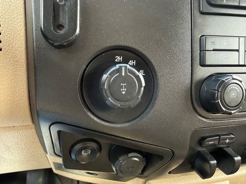 Used 2016 Ford F250 XLT w/ FX4 Off-Road Package AWD/4WD image 28