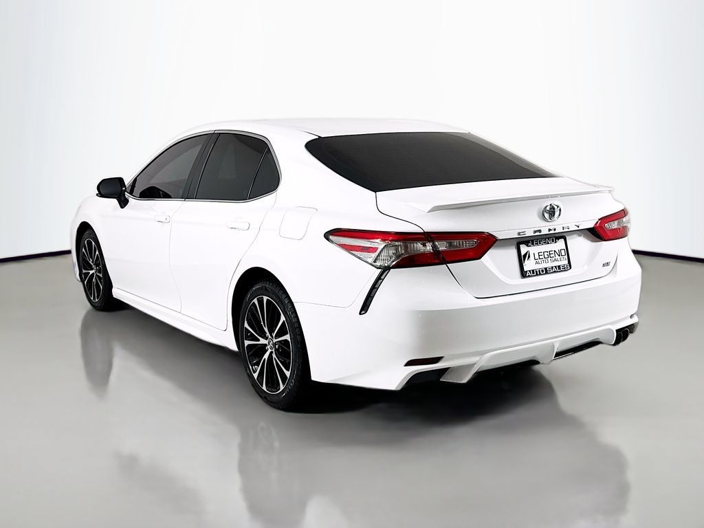 Used 2018 Toyota Camry SE w/ Moonroof Package FWD image 8