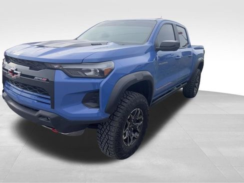 Used 2026 Chevrolet Colorado ZR2 w/ Technology Package AWD/4WD image 3