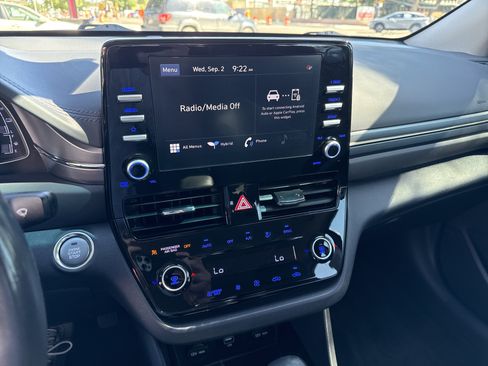 Used 2022 Hyundai Ioniq SE FWD image 10