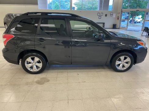 Used 2016 Subaru Forester 2.5i Premium w/ All-Weather Package AWD/4WD image 4