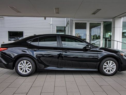 Used 2025 Toyota Camry LE FWD image 3
