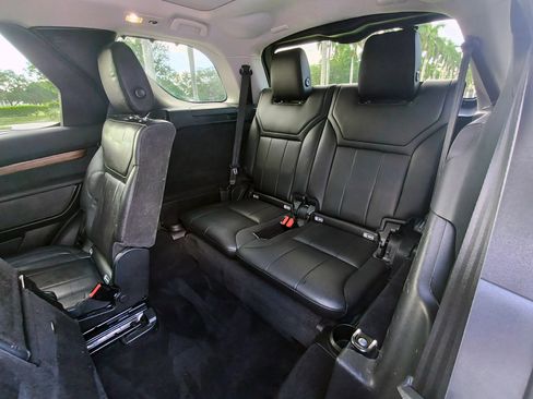 Used 2017 Land Rover Discovery HSE image 26