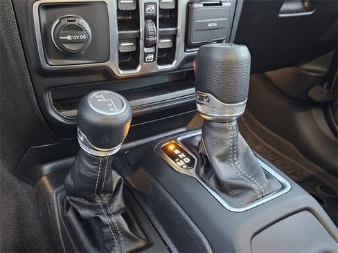 Used 2025 Jeep Wrangler Sport image 17