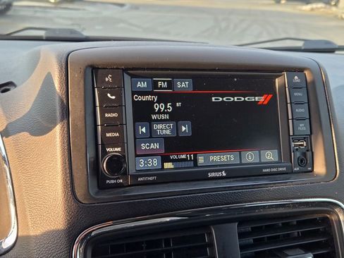 Used 2016 Dodge Grand Caravan SXT w/ UConnect Hands-Free Group image 31