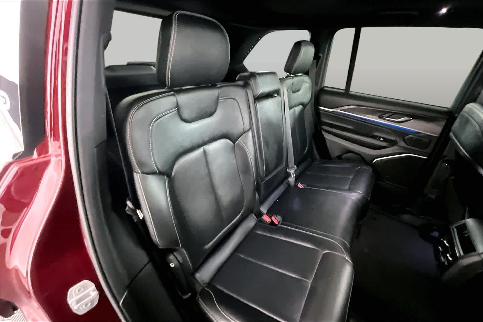 Used 2022 Jeep Grand Cherokee Overland AWD/4WD image 18