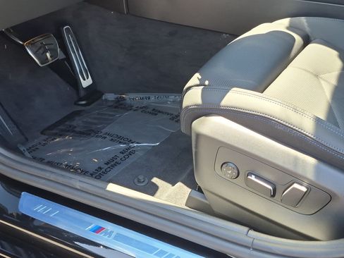 New 2027 BMW i5 eDrive40 w/ Executive Package RWD image 17