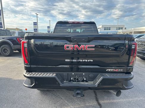 Used 2025 GMC Sierra 2500 AT4X AWD/4WD image 5