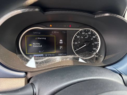 Used 2025 Nissan Versa SV FWD image 33
