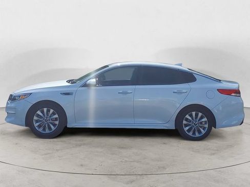 Used 2018 Kia Optima LX w/ 17" Alloy Wheels Package FWD image 2
