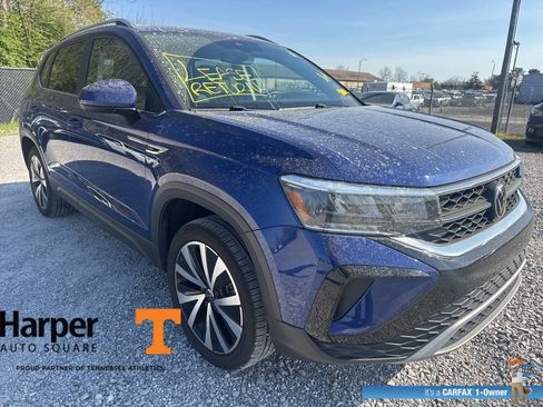 Used 2023 Volkswagen Taos SE w/ Panoramic Sunroof Package image 7