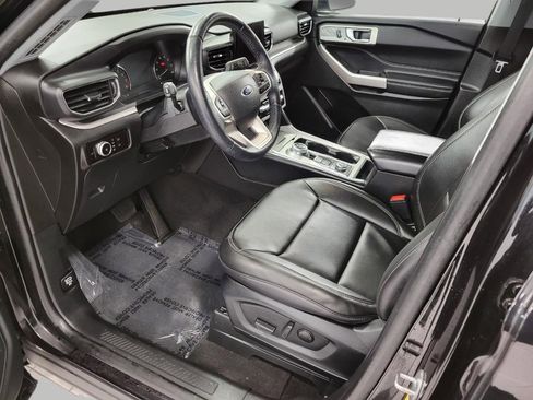 Used 2023 Ford Explorer XLT w/ Equipment Group 202A image 9