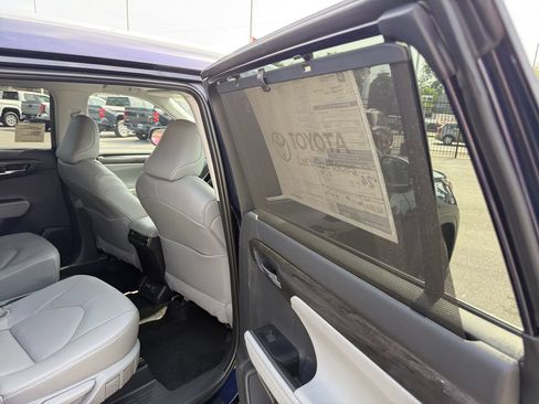 New 2026 Toyota Highlander Platinum AWD/4WD image 22