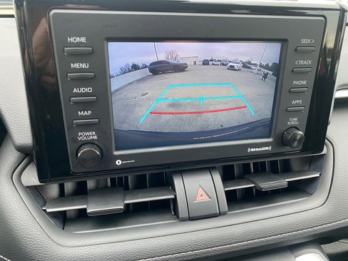 Used 2022 Toyota RAV4 XLE image 22