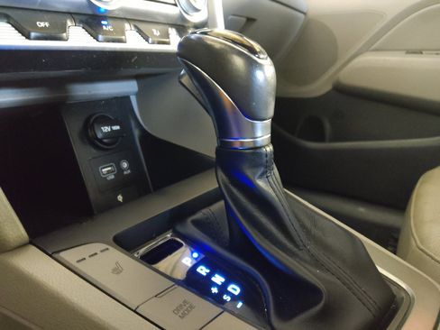 Used 2019 Hyundai Elantra Limited FWD image 26