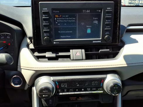 Certified 2022 Toyota RAV4 XLE w/ Convenience Package AWD/4WD image 18
