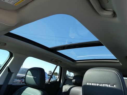 Certified 2024 GMC Terrain Denali image 29