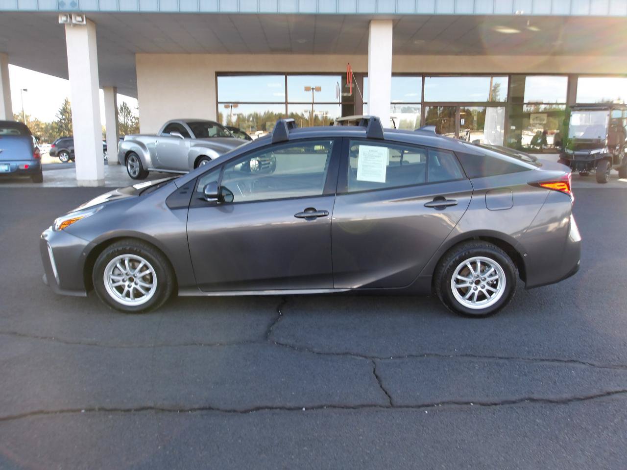 Used 2022 Toyota Prius XLE w/ Advanced Technology Package AWD/4WD image 2