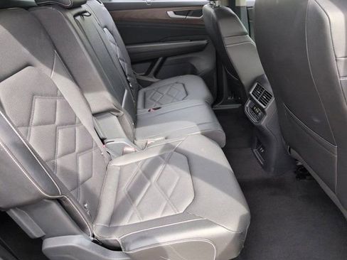 Used 2025 Volkswagen Atlas SE FWD image 30