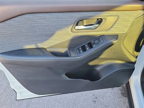 Certified 2023 Nissan Rogue SV image 15