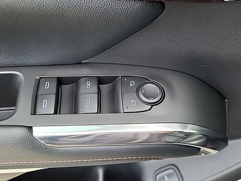 Used 2025 Chevrolet Traverse Z71 w/ Enhanced Driving Package AWD/4WD image 15