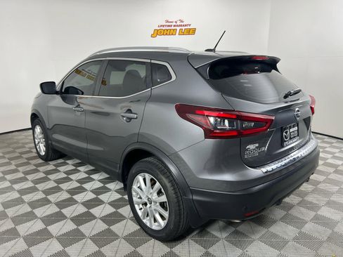 Used 2021 Nissan Rogue Sport SV FWD image 3