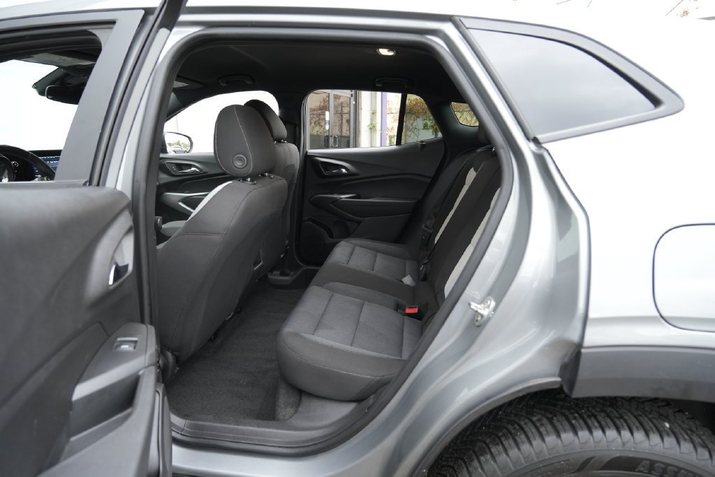 Used 2025 Chevrolet Trax RS w/ Driver Confidence Package FWD image 24