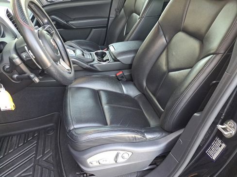 Used 2015 Porsche Cayenne S w/ Premium Package AWD/4WD image 8