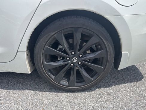 Used 2020 Nissan Maxima SR w/ Sport Mat Group FWD image 10