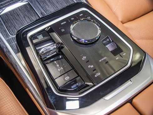 New 2026 BMW 740i xDrive w/ Premium Package image 19