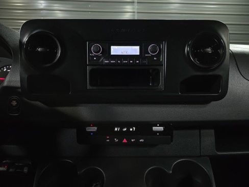 Used 2019 Mercedes-Benz Sprinter 170 image 22