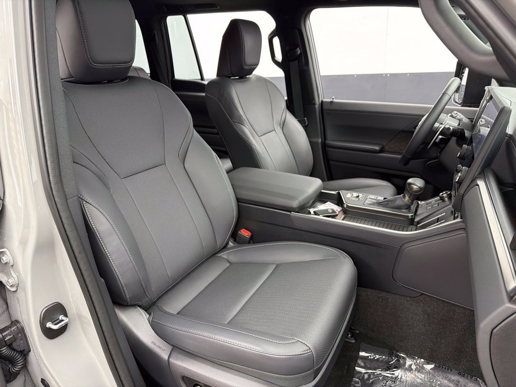Used 2026 Lexus GX 550 w/ Accessory Package (2T) AWD/4WD image 31
